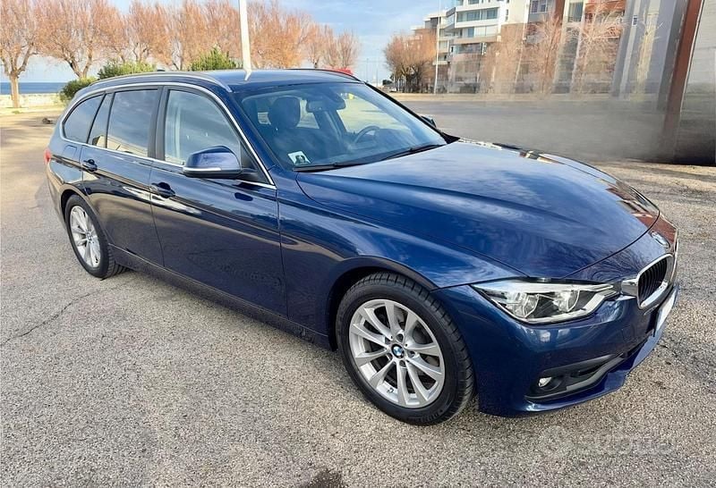 Usata BMW 318 Sport Line 150 CV (110 kW) 2018 Blu Station wagon