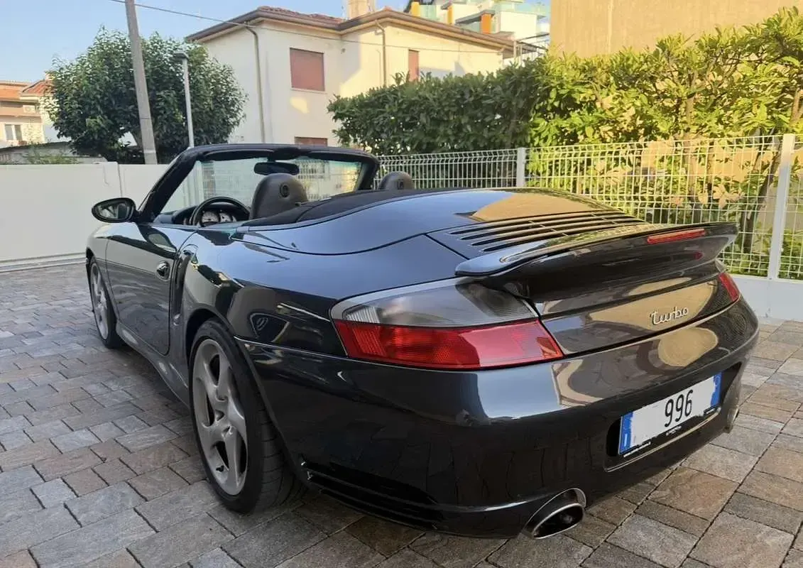Usata Porsche 996 Turbo 421 CV (309 kW) 2004 Grigio Cabrio