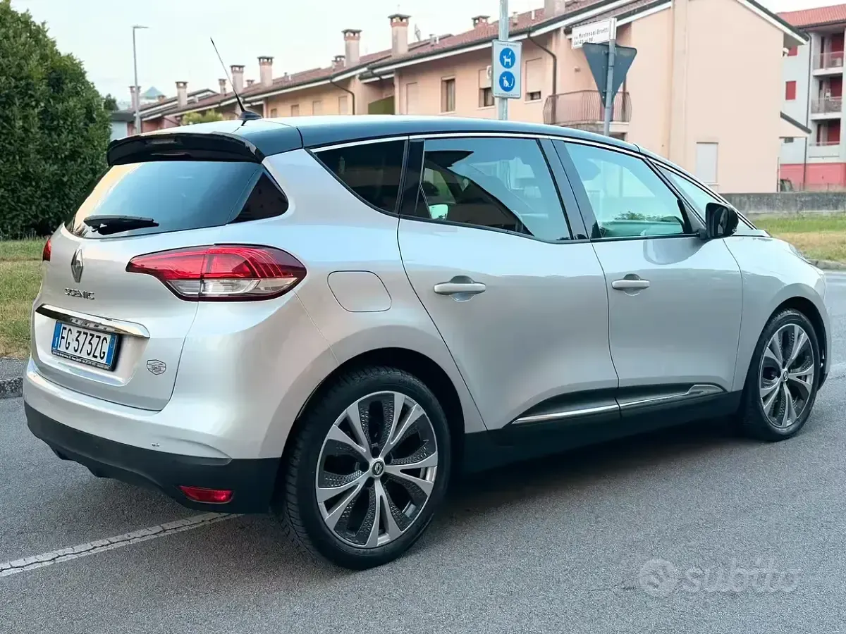 Usata Renault Scénic 110 CV (80 kW) 2017 Grigio Monovolume