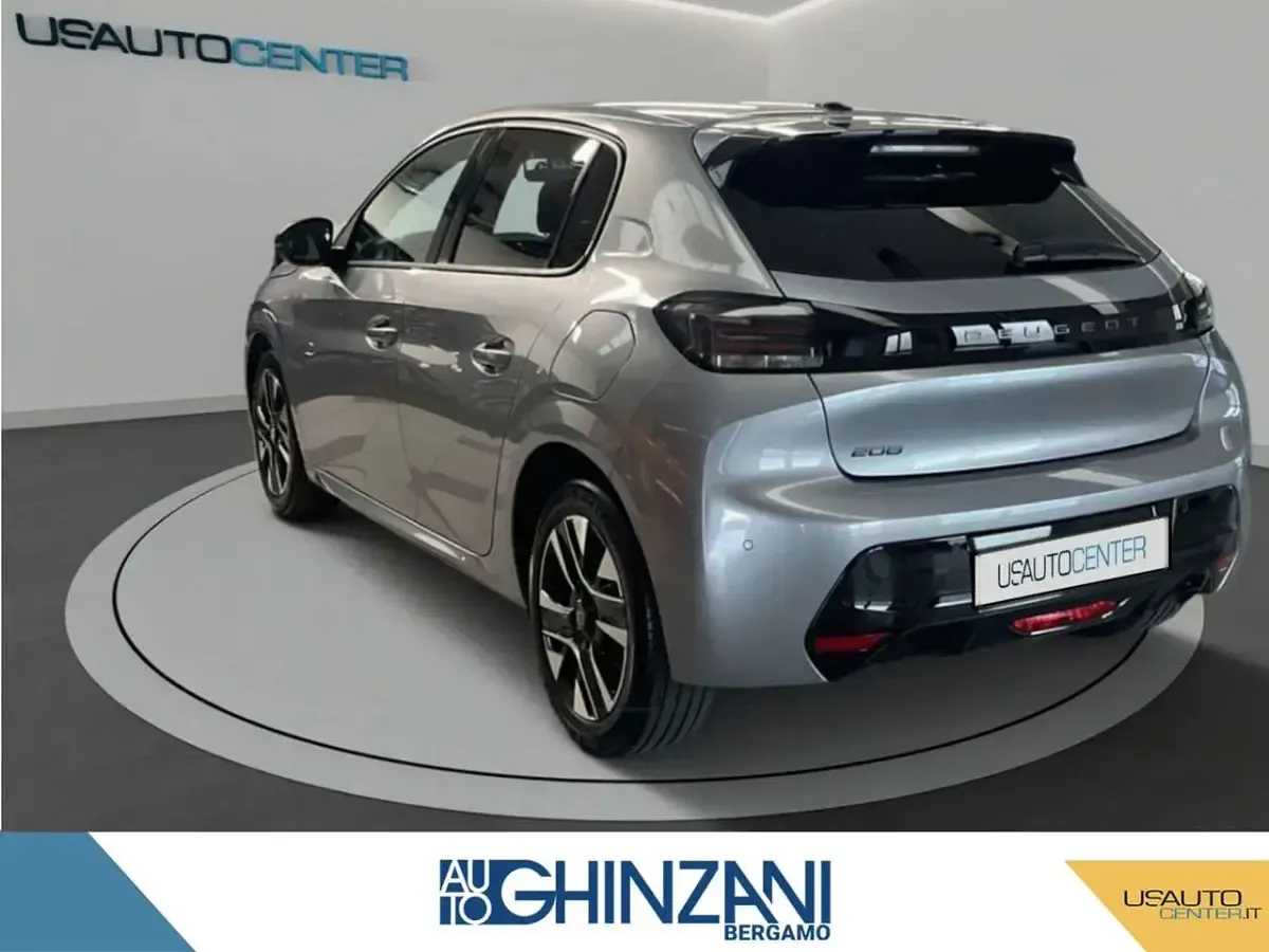 Usata Peugeot 208 Allure 102 CV (75 kW) 2025 Grigio Utilitaria