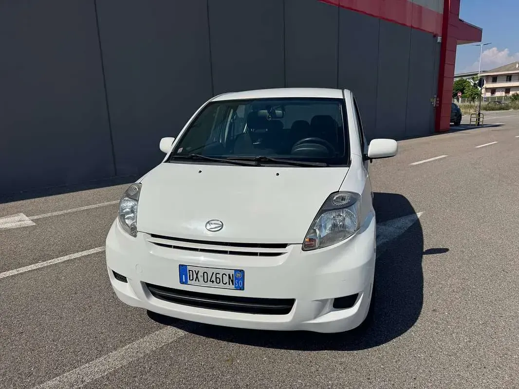 Usata Daihatsu Sirion 69 CV (50 kW) 2009 Bianco Utilitaria