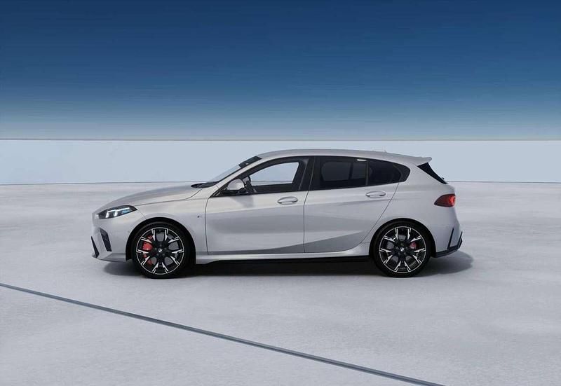 Nuova BMW 120 M Sport 163 CV (119 kW) 2025 Brooklyn grey Utilitaria