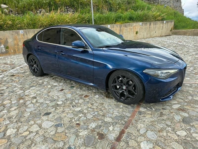 Usata Alfa Romeo Giulia 180 CV (132 kW) 2017 Blu Berlina