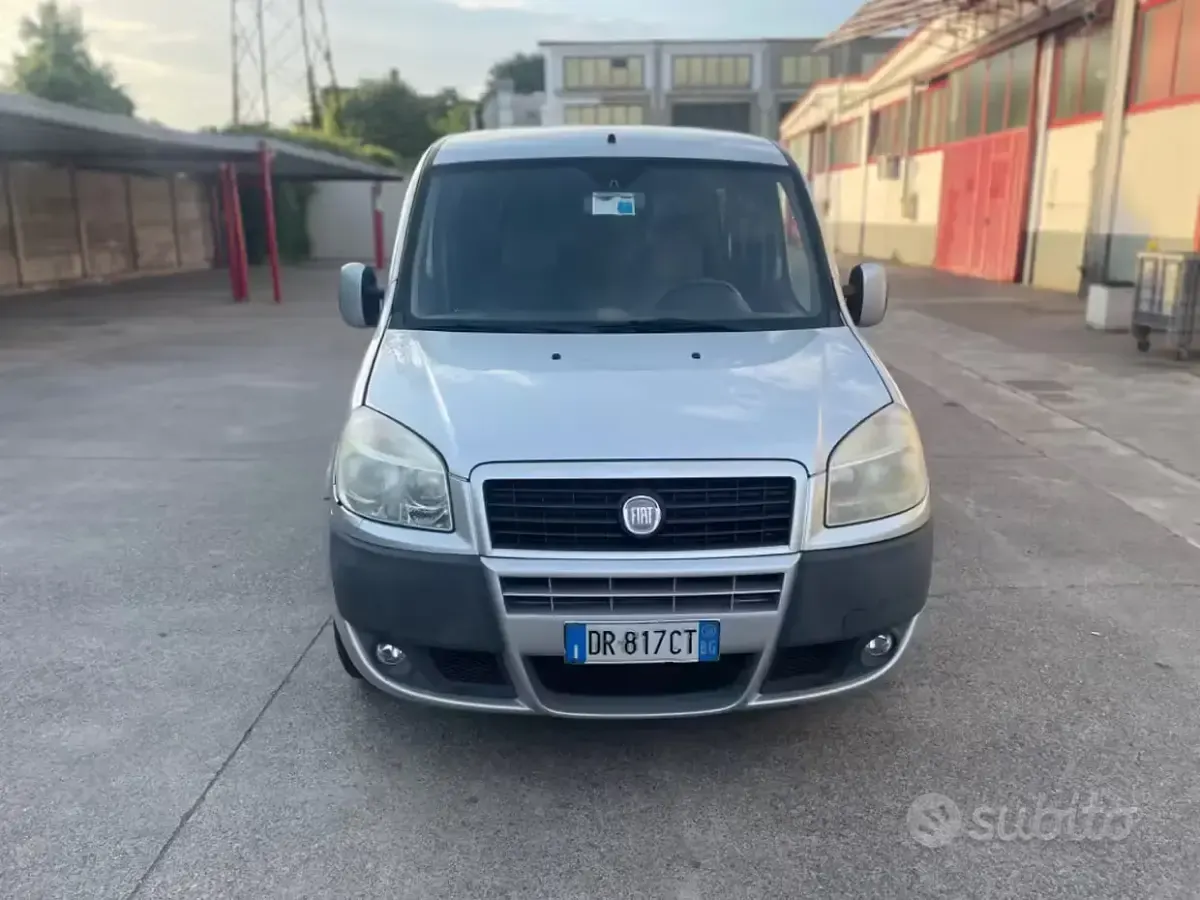 Usata Fiat Doblò 85 CV (62 kW) 2008 Grigio Monovolume