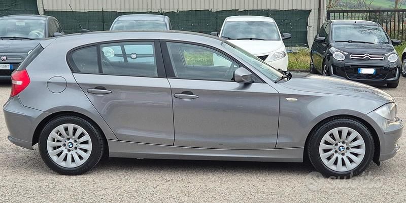 Usata BMW 116 116 CV (85 kW) 2011 Grigio Utilitaria