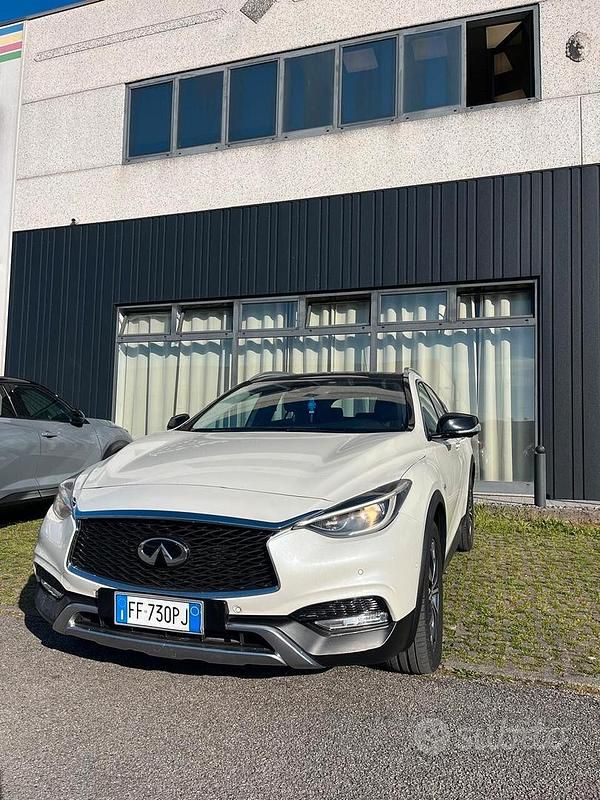 Usata Infiniti QX30 Premium 170 CV (125 kW) 2017 Bianco SUV