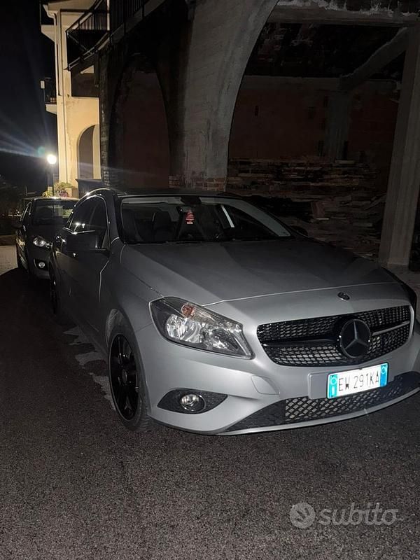 Usata Mercedes A180 109 CV (80 kW) 2015 Grigio Berlina