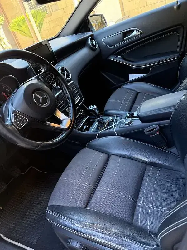 Usata Mercedes A180 Premium 109 CV (80 kW) 2016 Utilitaria