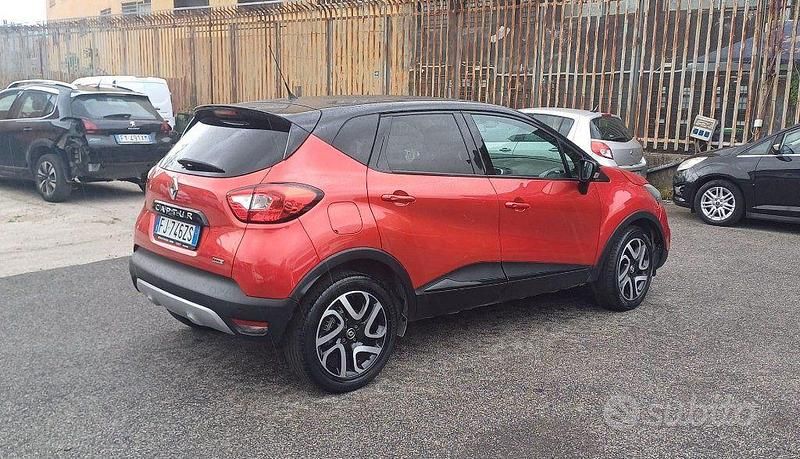 Usado Renault Captur 110 CV (80 kW) 2017 Rojo SUV