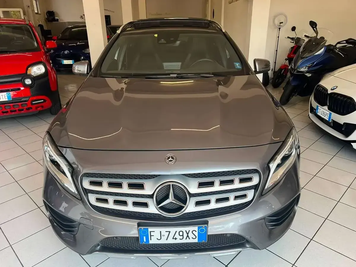 Usata Mercedes GLA200 Premium 136 CV (100 kW) 2017 Grigio SUV