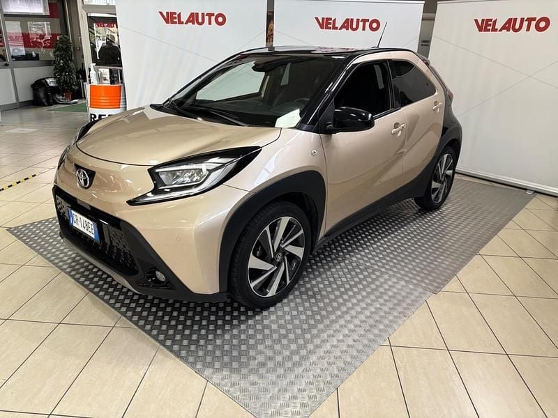 Oro Usata 2023 Toyota Aygo X Lounge SUV | 15.900 € (Buon prezzo) - Immagine 1/4