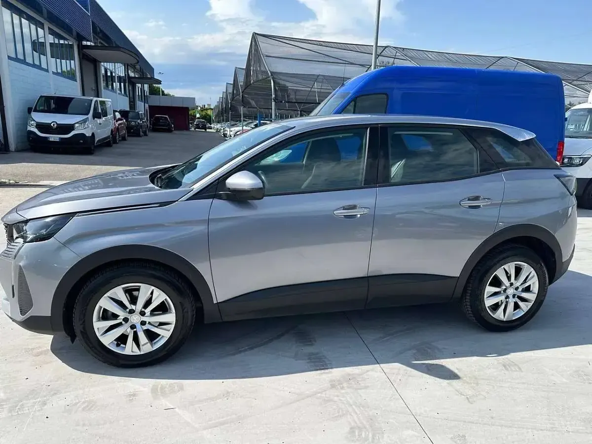 Usata Peugeot 3008 Business-Line 131 CV (96 kW) 2021 Argento SUV