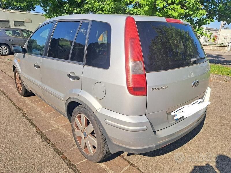 Usata Ford Fusion 2004 Grigio Berlina