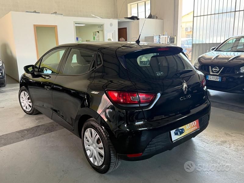 Begagnad Renault Clio IV 75 HK (55 kW) 2015 Svart Sedan