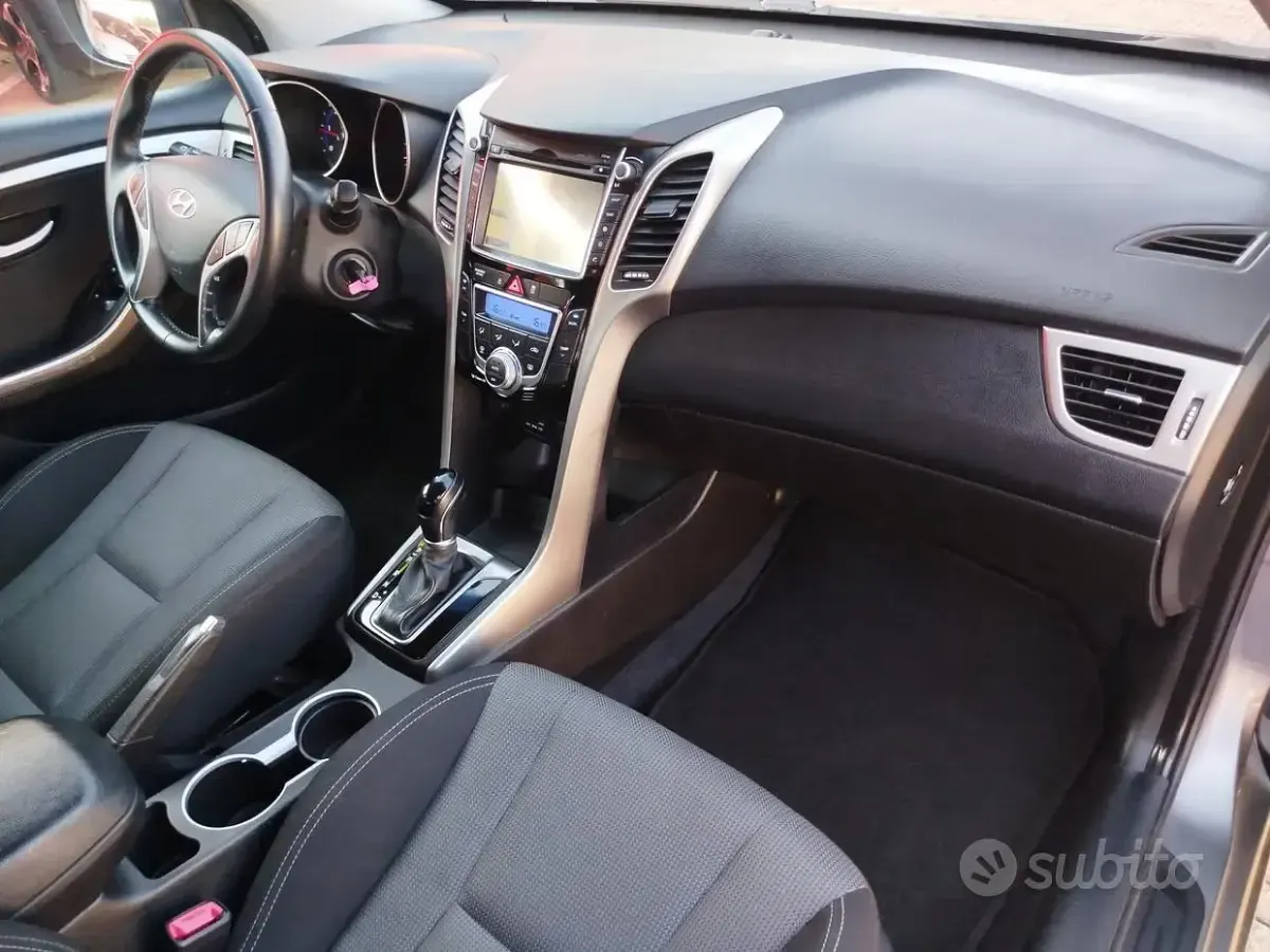 Usata Hyundai i30 Style 128 CV (94 kW) 2014 Grigio Berlina