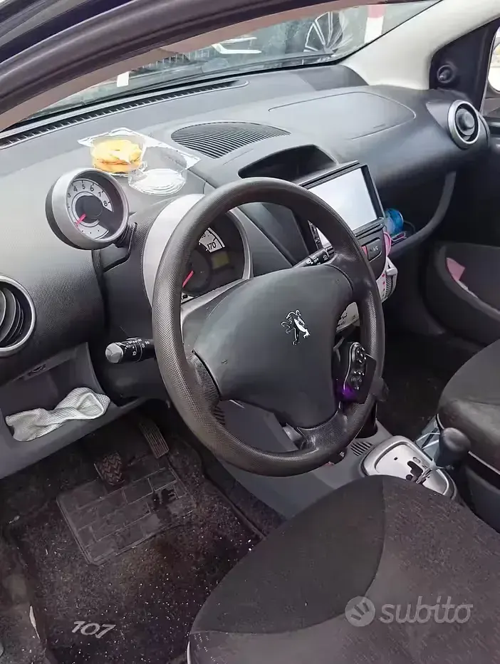 Usata Peugeot 107 68 CV (50 kW) 2012 Grigio Utilitaria