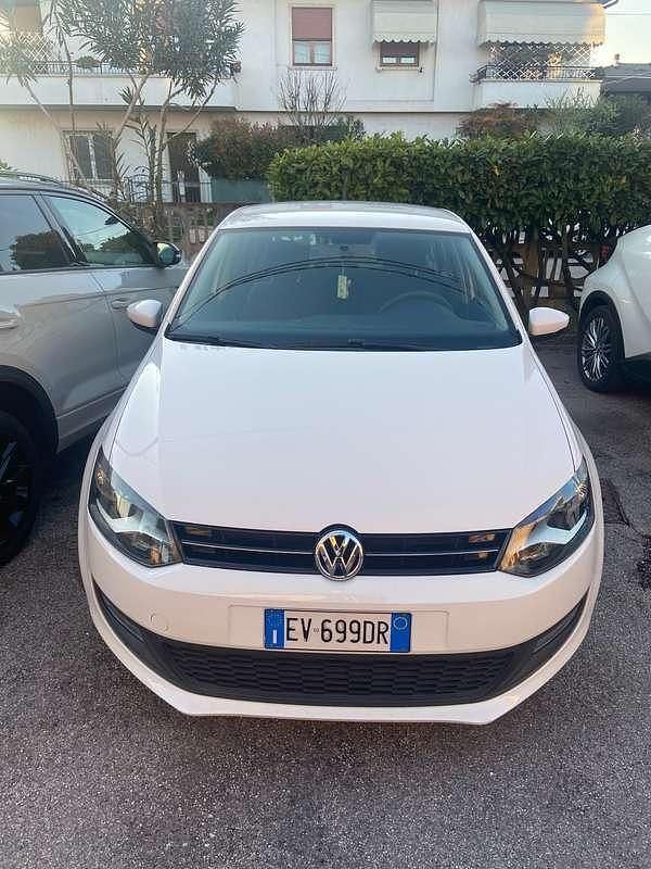 Bianco Usata 2014 VW Polo Comfortline Tre volumi | 6500 € (Buon prezzo) - Immagine 1/3