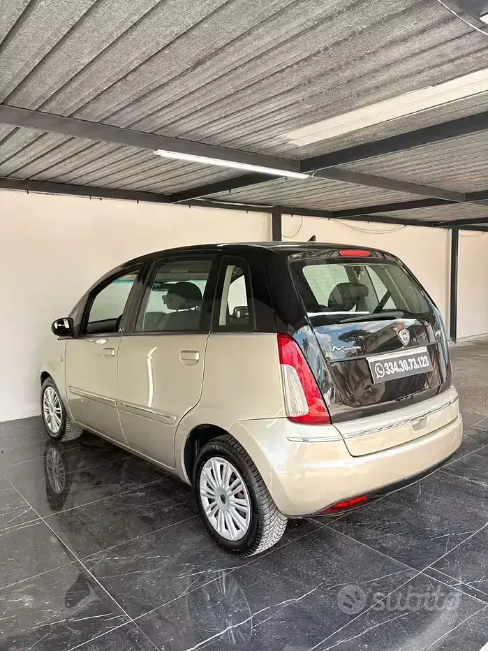 Usata Lancia Musa 95 CV (69 kW) 2011 Grigio Monovolume