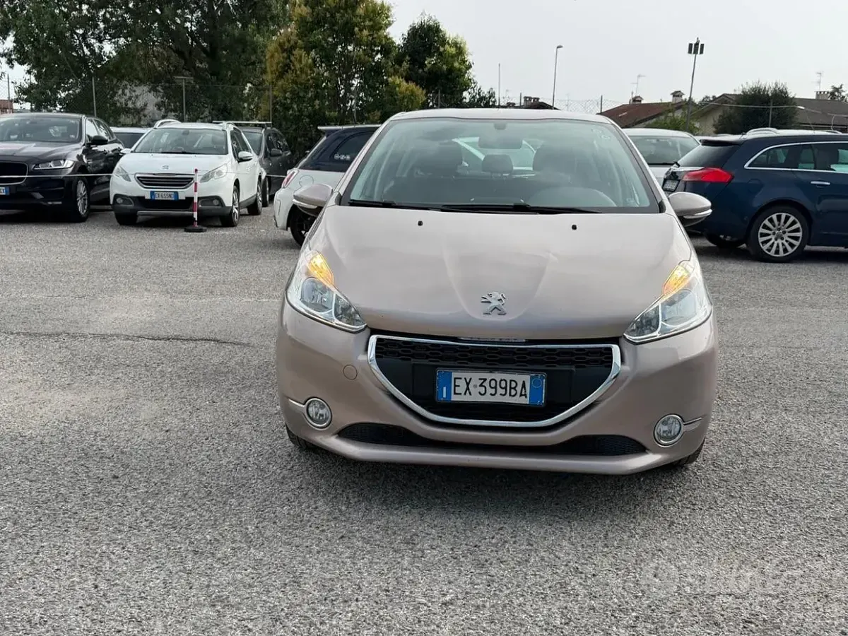 Usata Peugeot 208 Access 82 CV (60 kW) 2014 Grigio Utilitaria