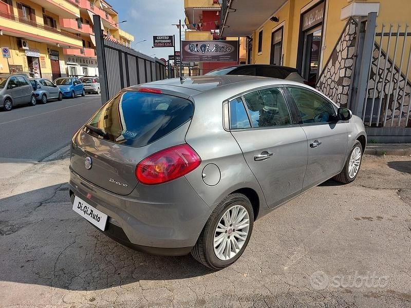 Usata Fiat Bravo 120 CV (88 kW) 2012 Grigio Utilitaria