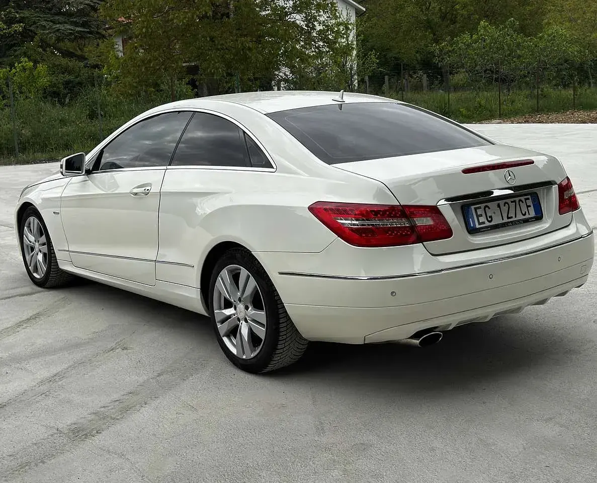 Gebraucht Mercedes E220 Avantgarde 170 PS (125 kW) 2011 Weiß Coupé
