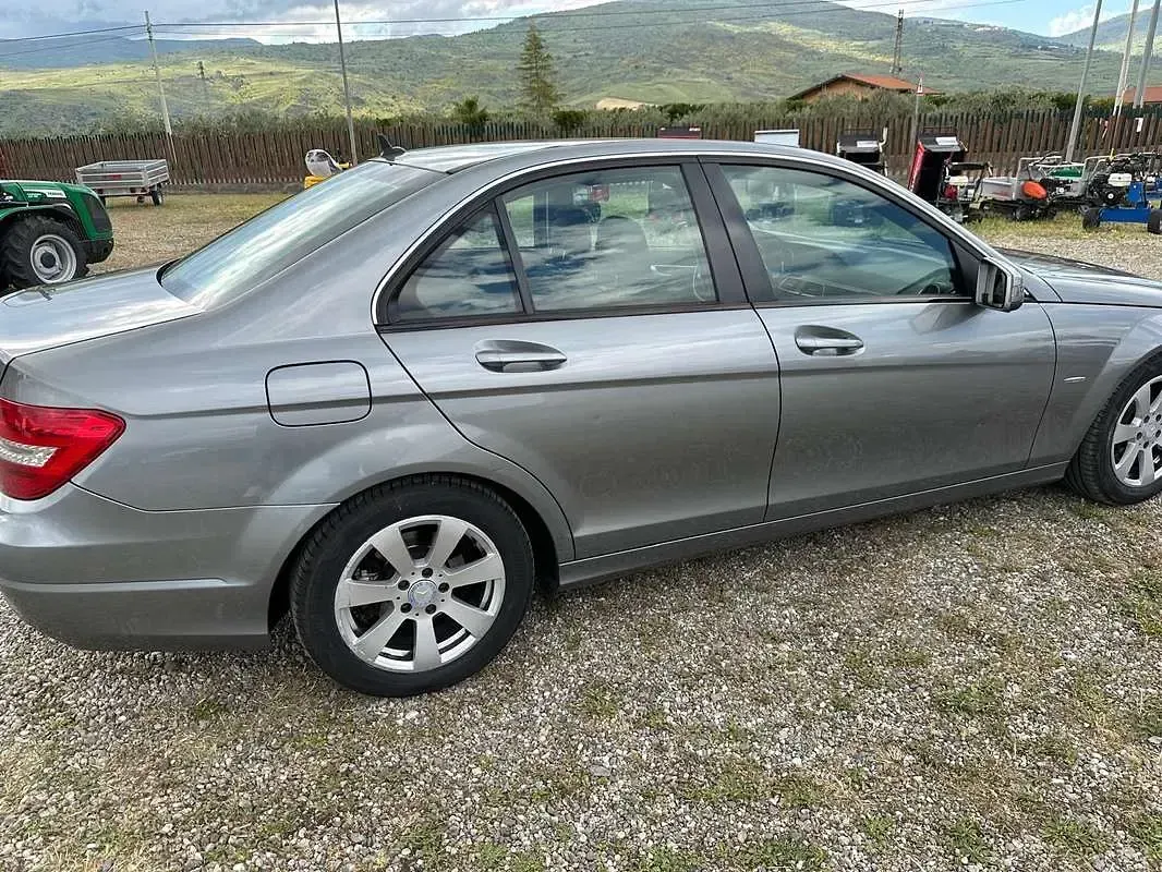 Usata Mercedes C200 136 CV (100 kW) 2012 Grigio Berlina