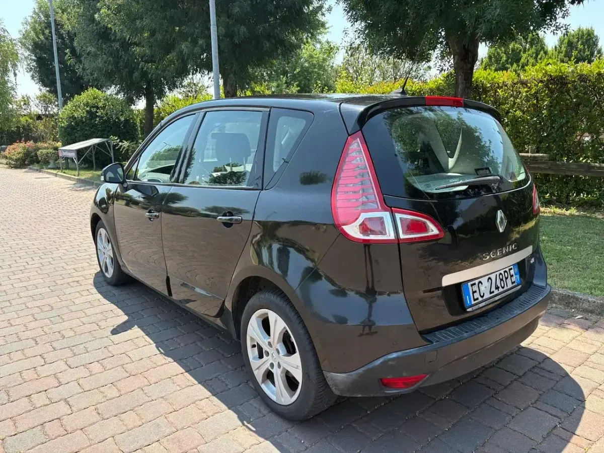Usata Renault Scénic III Luxe 110 CV (80 kW) 2010 Nero Monovolume