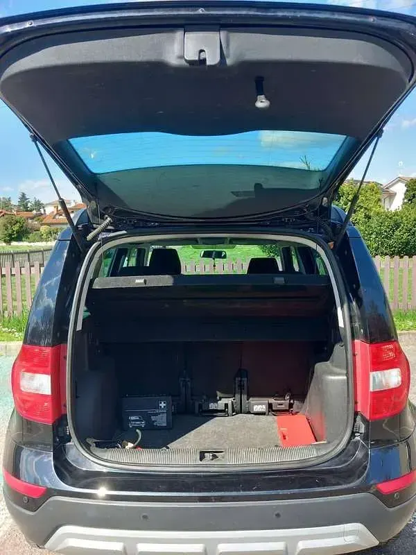 Usata Skoda Yeti Active 110 CV (80 kW) 2015 Nero SUV