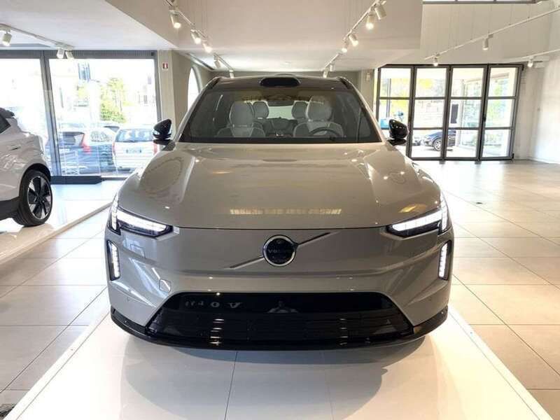 Nuova Volvo EX90 Ultra 303 kW (413 CV) 2025 Grigio SUV