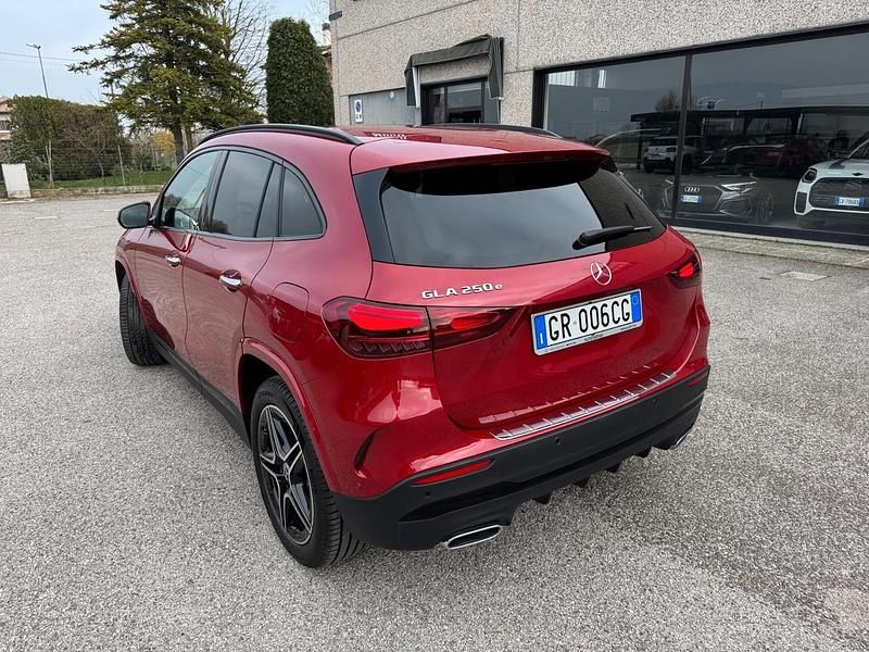 Usata Mercedes GLA250 AMG Line Premium 163 CV (119 kW) 2023 Rosso SUV