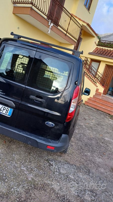Nero Usata 2016 Ford Transit Monovolume | 11.500 € (Buon prezzo) - Immagine 1/4