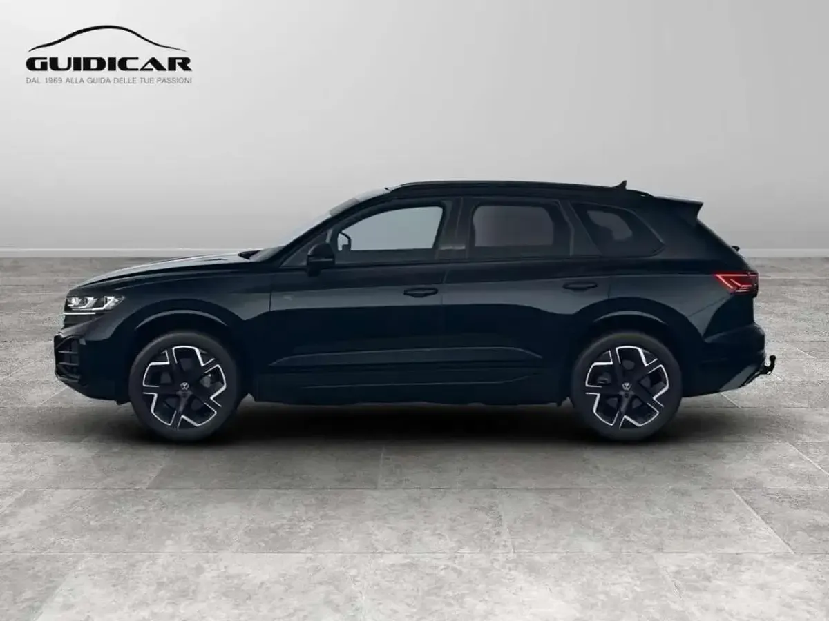 Nuova VW Touareg Edition 231 CV (169 kW) 2026 Grenadill black metallizzato SUV