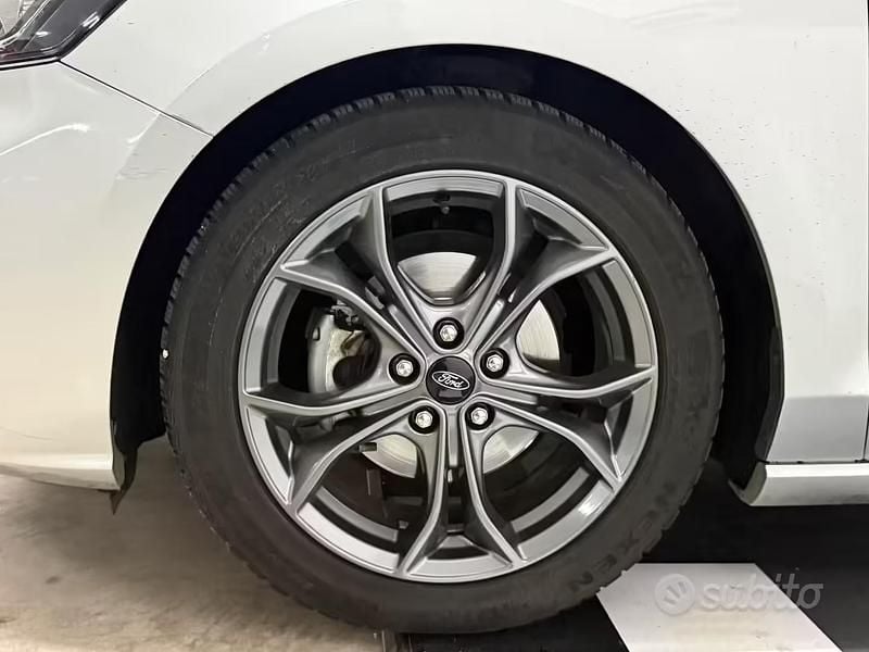 Usata Ford Focus ST-Line 120 CV (88 kW) 2019 Grigio Berlina