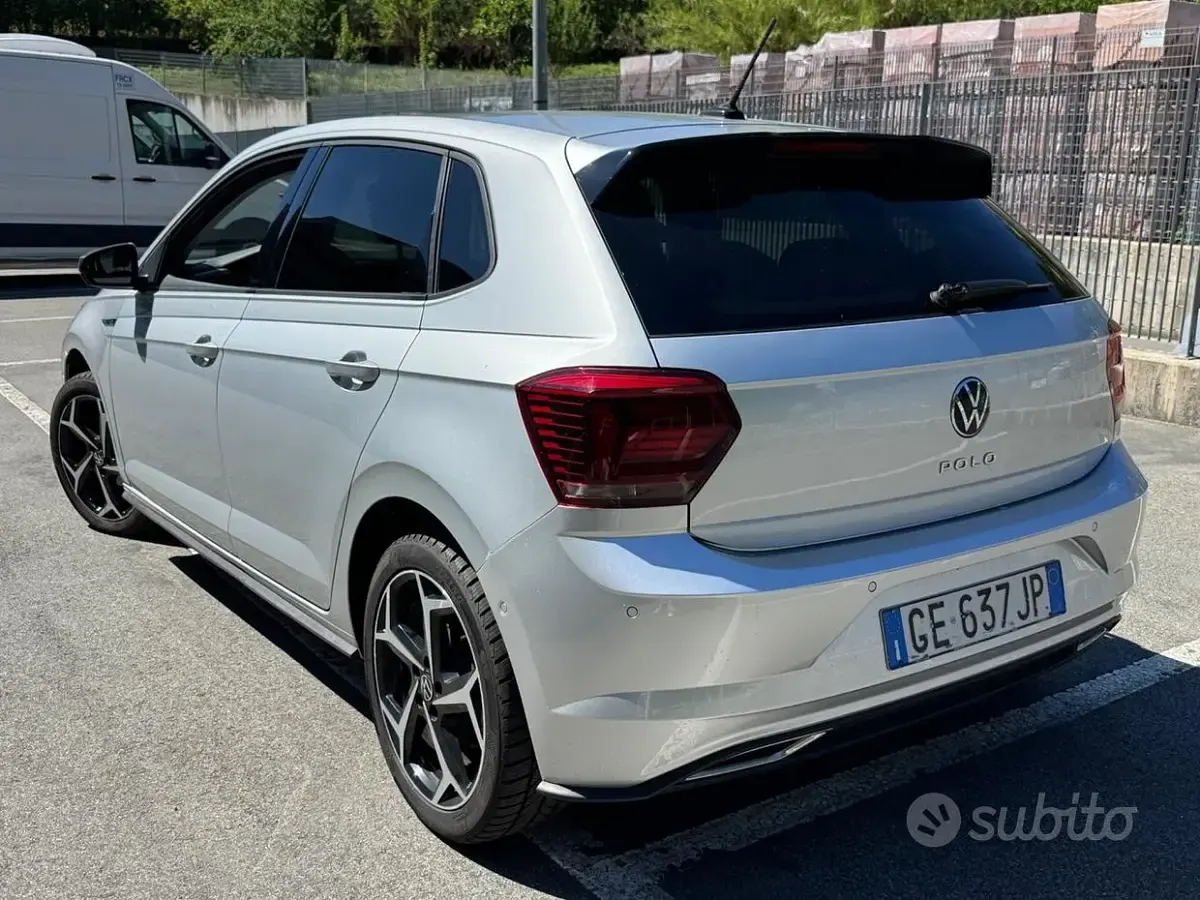 Usata VW Polo R-line 95 CV (69 kW) 2021 Grigio Utilitaria