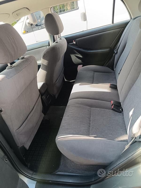 Usata Toyota Corolla 97 CV (71 kW) 2004 Nero Berlina