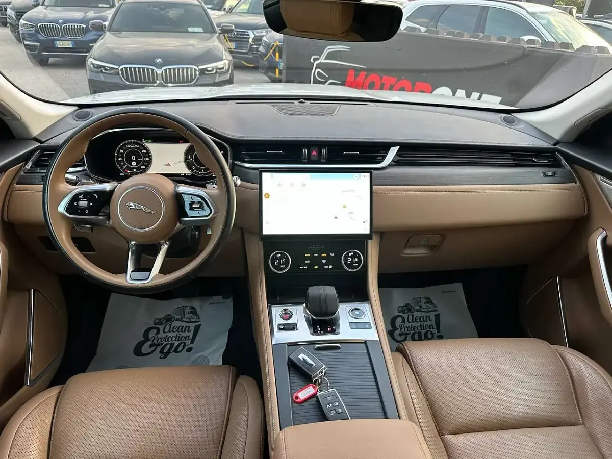 Begagnad Jaguar F-Pace SE 163 HK (119 kW) 2021 Vit SUV