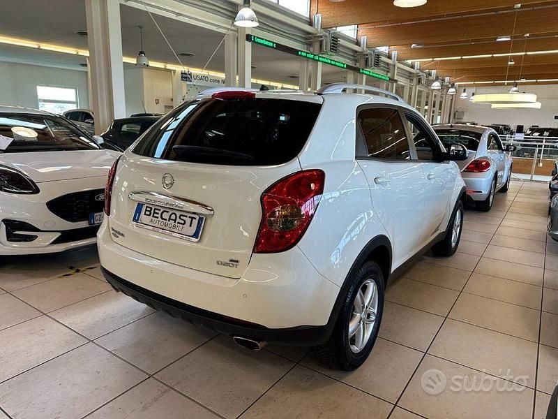 Usata Ssangyong (KGM) Korando 175 CV (128 kW) 2011 Bianco pastello SUV