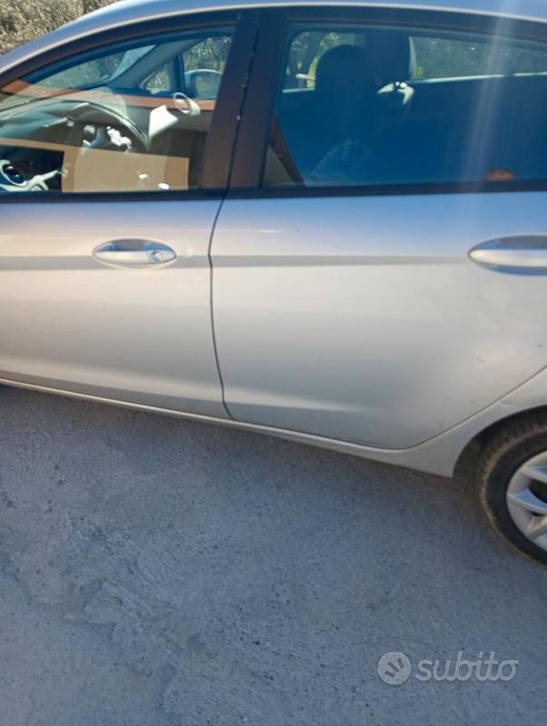 Usata Ford Fiesta 68 CV (50 kW) 2011 Grigio Utilitaria