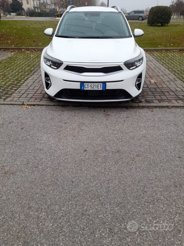 Bianco Usata 2024 Kia Stonic SUV | 17.250 € (Buon prezzo) - Immagine 1/4