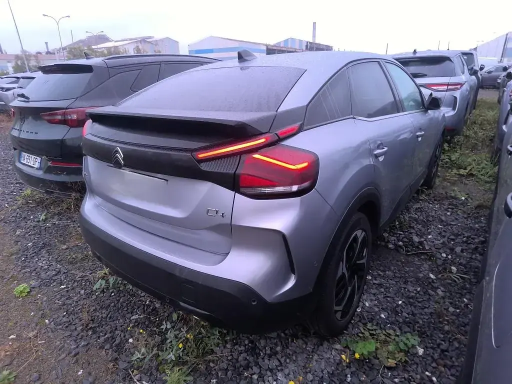 Begagnad Citroën C4 PureTech 131 HK (96 kW) 2024 Grön Sedan