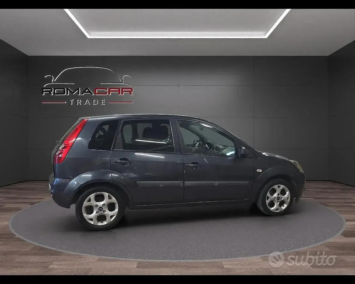 Usata Ford Fiesta Titanium 68 CV (50 kW) 2006 Bluazzurro Utilitaria
