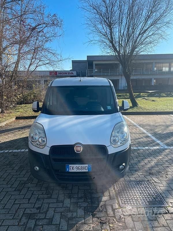 Usata 2011 Fiat Doblò Monovolume | 5600 € - Immagine 1/4