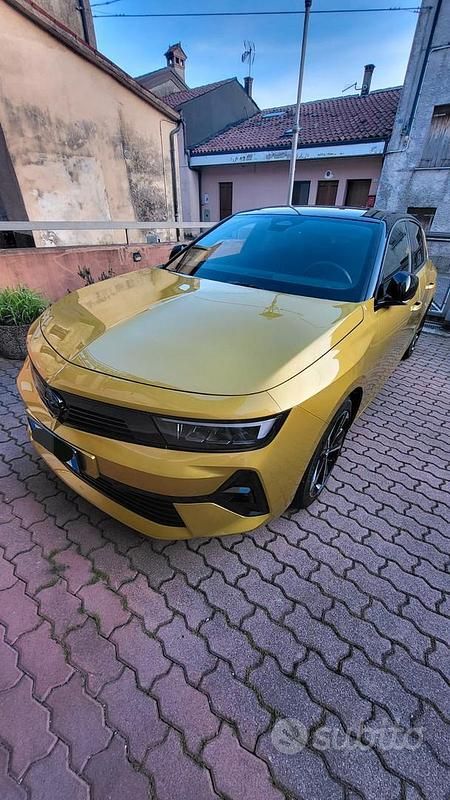 Usata Opel Astra 130 CV (95 kW) 2024 Giallo Berlina