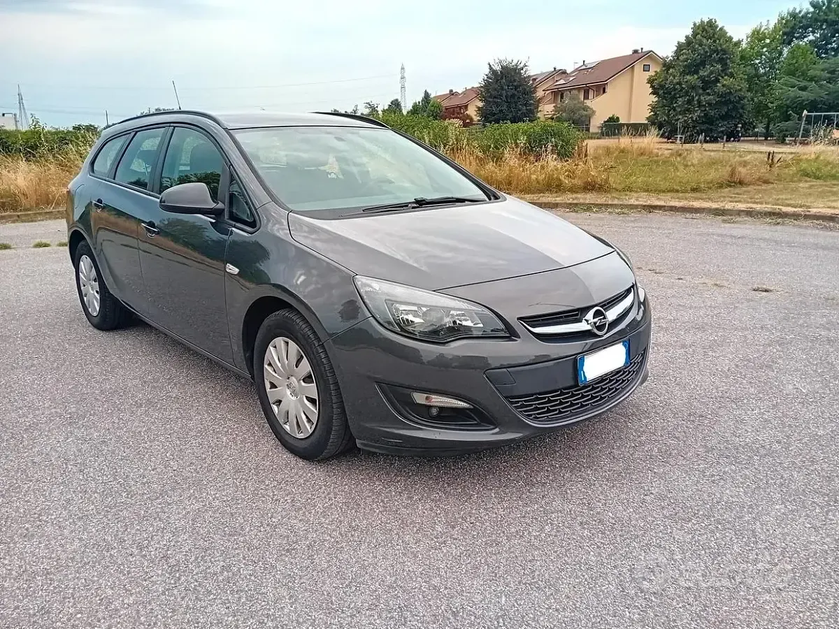 Usata Opel Astra Cosmo 110 CV (80 kW) 2014 Grigio Station wagon