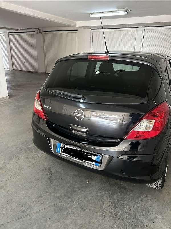 Usata Opel Corsa Edition 86 CV (63 kW) 2010 Utilitaria