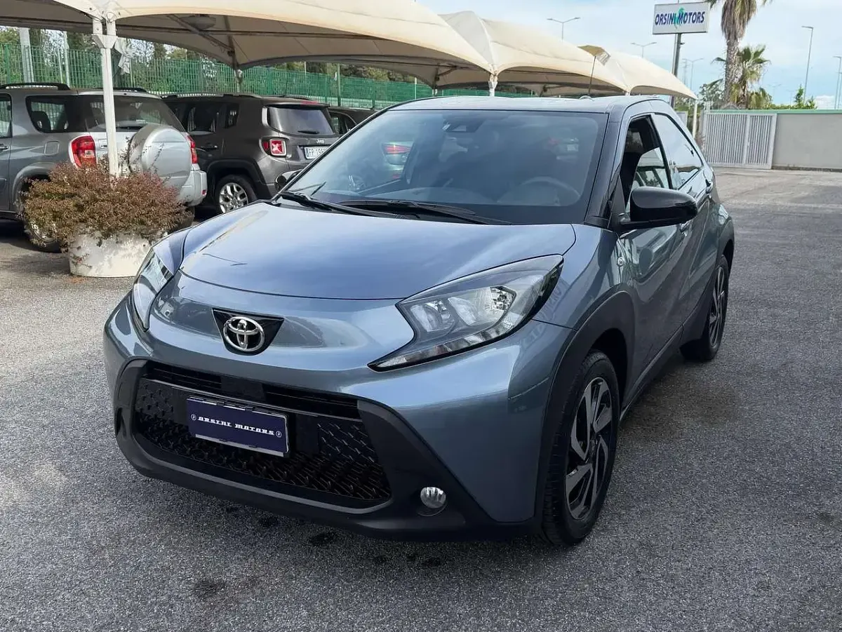 Usata Toyota Aygo X Trend 72 CV (52 kW) 2024 Grigio SUV