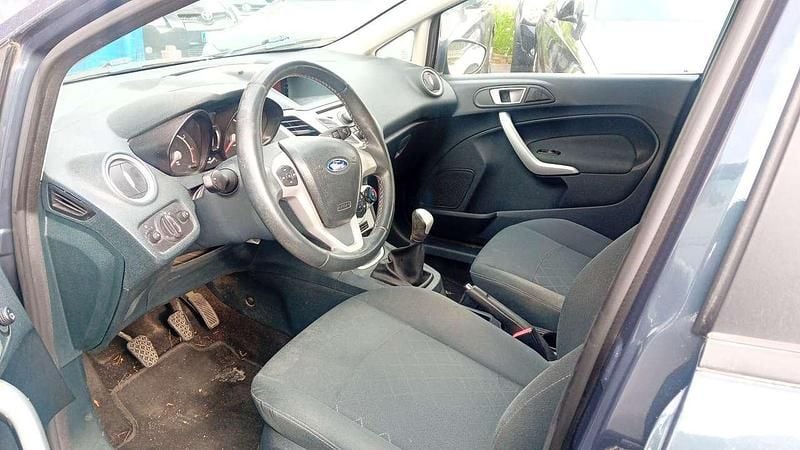 Usata Ford Fiesta 82 CV (60 kW) 2011 Grigio Utilitaria