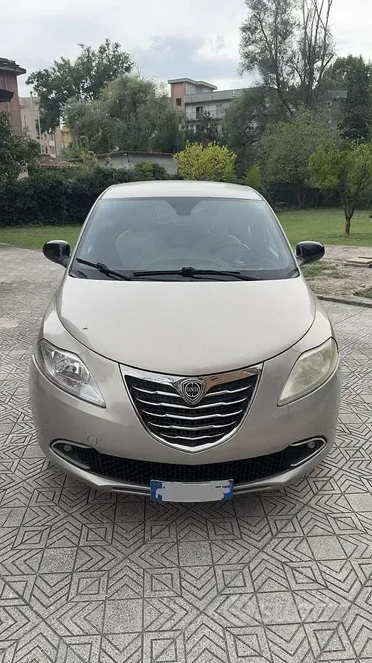 Usata Lancia Ypsilon Silver 69 CV (50 kW) 2012 Utilitaria