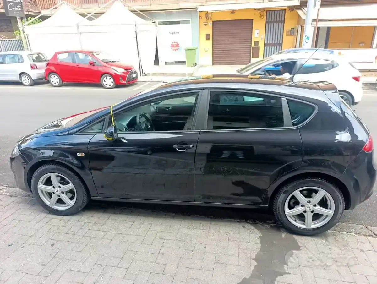 Usata Seat Leon 105 CV (77 kW) 2008 Nero Utilitaria