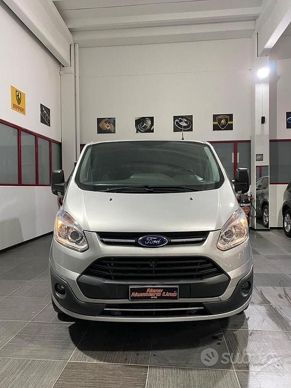 Usata Ford Transit Custom Trend 130 CV (95 kW) 2018 Grigio Station wagon